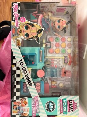 L.O.L. Surprise! To-Go Diner Playset - Pink & Teal